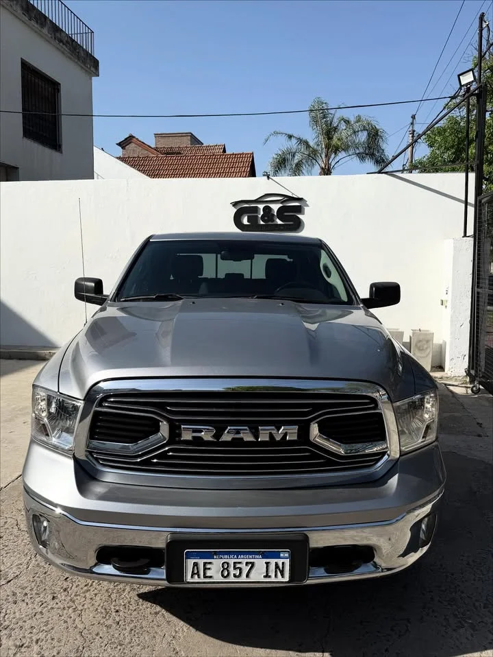 Chrysler Ram 1500 D/CAB Laramie 5.7